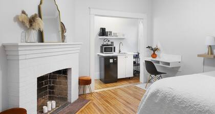 Studio 1 ~ Lovely Apartment, Downtown!
