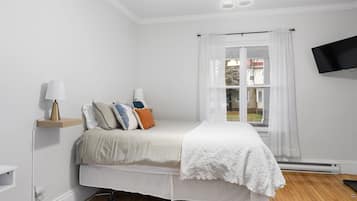 1 bedroom, bed sheets