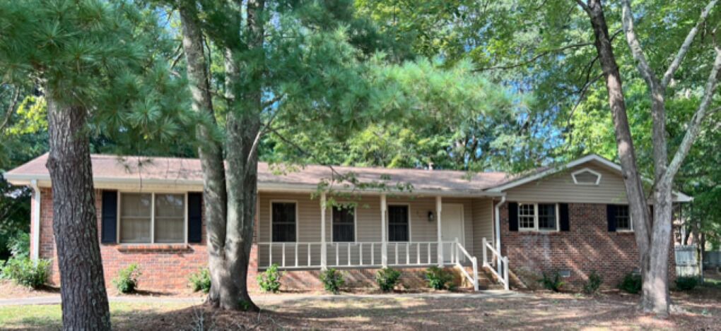 Stockbridge Single Story Three Bedrooms On Peaceful Cul-De-Sac