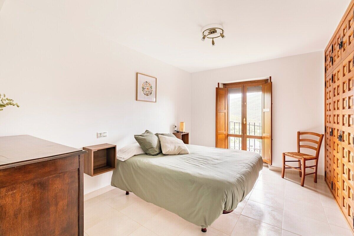 3 chambres, fer et planche à repasser, Wi-Fi, draps fournis