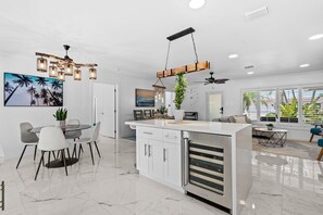 Dining - Waterfront | Boat Rental | Heated Pool | Sleeps 10 (Pompano Beach)