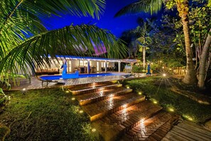 A heated pool - Waterfront | Boat Rental | Heated Pool | Sleeps 10 (Pompano Beach)