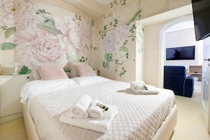 3 bedrooms, in-room safe, cribs/infant beds, bed sheets