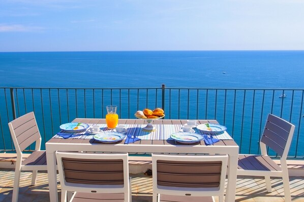 Outdoor dining - Estate4home - Maison Jenny (Positano)