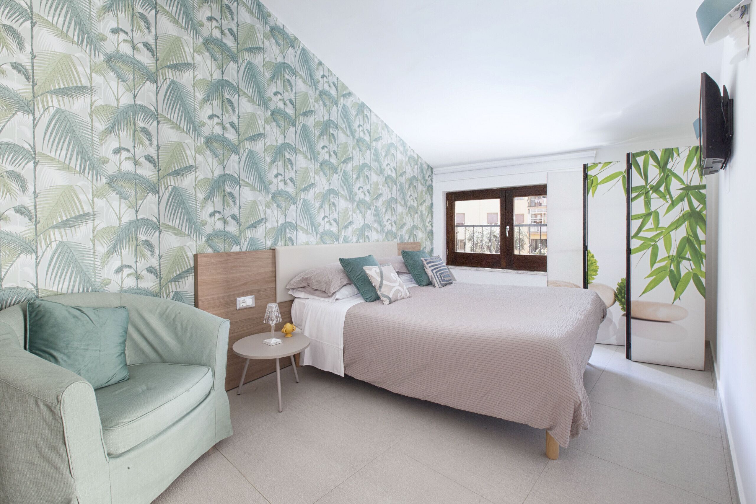 Apartment, 1 Bedroom, Smoking, Balcony | 1 bedroom, desk, bed sheets