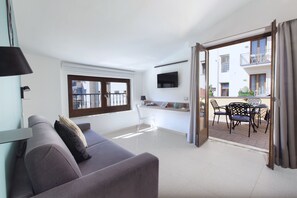 Apartment, 1 Bedroom, Balcony | Living area