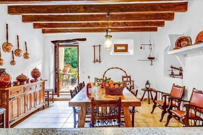 Dining - Villa Oliva (Vich), In 1775, an oil mill. Today, its flair remains intact (Pollença)