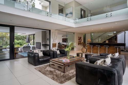 4 BEDROOM VILLA in a gated GOLFclub COMMUNITY WITH OUTDOOR POOL