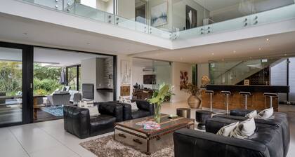 4 BEDROOM VILLA in a gated GOLFclub COMMUNITY WITH OUTDOOR POOL