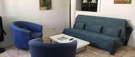 單棟房屋 | 客廳 | 電視、壁爐