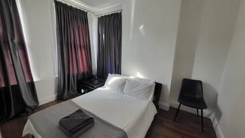 House | 1 bedroom, iron/ironing board, free WiFi, bed sheets