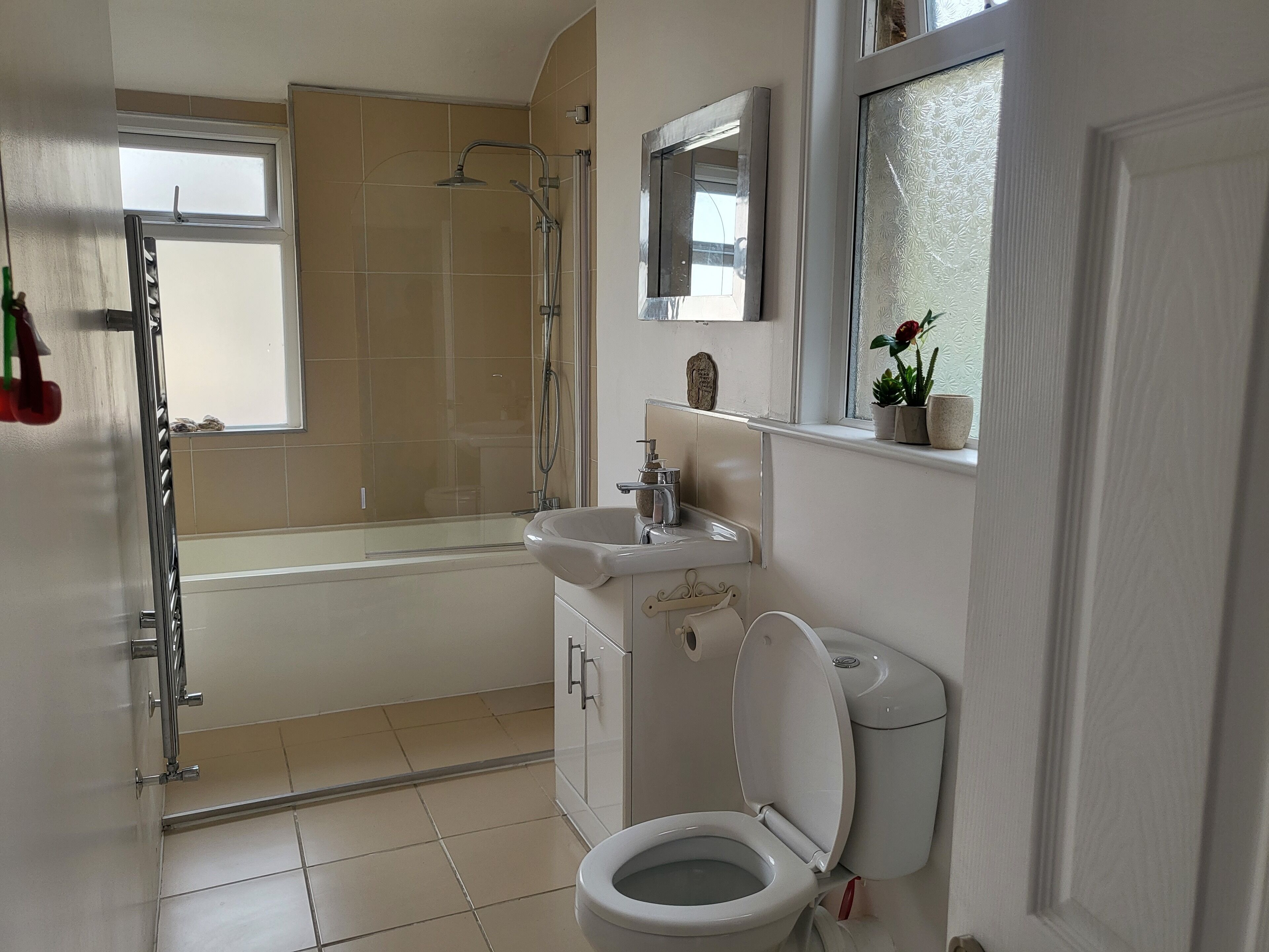 House | Bathroom | Shower, hair dryer, towels