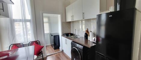 Refrigerador, microondas, horno, placa de cocina