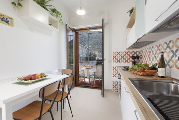 Apartment, 2 Schlafzimmer, Raucher, Balkon | Eigene Küche | Mikrowelle, Geschirrspüler, Wasserkocher mit Kaffee-/Teezubehör