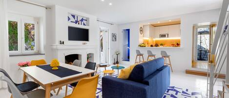 House, 2 Bedrooms, Terrace, Mountain View | Living area | Fireplace
