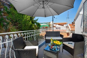 Huis, 2 slaapkamers, roken, terras | Balkon