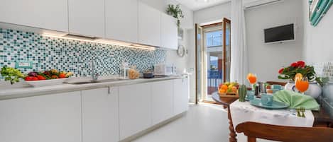 Apartment, 1 Bedroom, Smoking, Balcony | Private kitchen