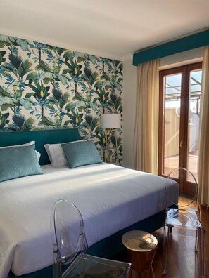 3 chambres, coffres-forts dans les chambres, bureau