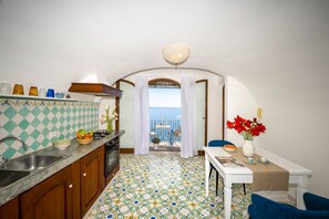 Ferienhaus, 2 Schlafzimmer, Raucher, Terrasse | Eigene Küche | Mikrowelle, Wasserkocher mit Kaffee-/Teezubehör, Wasserkocher, Toaster