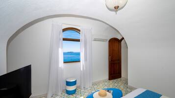 House, 2 Bedrooms, Smoking, Terrace | 2 bilik tidur, peti besi dalam bilik, katil bayi/kot (surcaj)