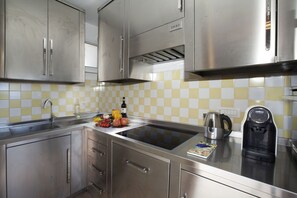 Apartment, 1 Bedroom, Smoking, 2 Bathrooms | Private kitchen