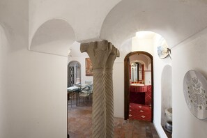 Interior detail - Estate4home - Villa Elsa (Positano)