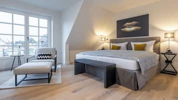 2 Schlafzimmer, Schreibtisch, Bügeleisen/Bügelbrett, Reisekinderbett
