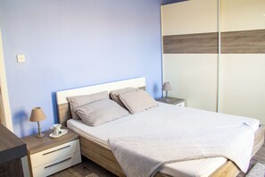 2 bedrooms, iron/ironing board, WiFi, bed sheets