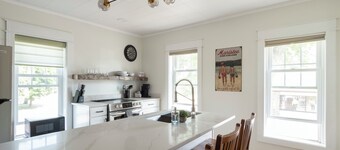 Cozy 1+ Bedroom Haven with Charm and is a block from downtown!