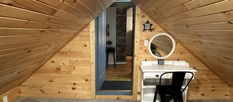 Cozy 1+ Bedroom Haven with Charm and is a block from downtown!