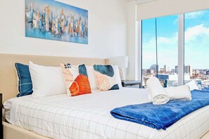 1 bedroom, desk, iron/ironing board, WiFi - Union Towers Condo with City Views and Patio (Kitchener)