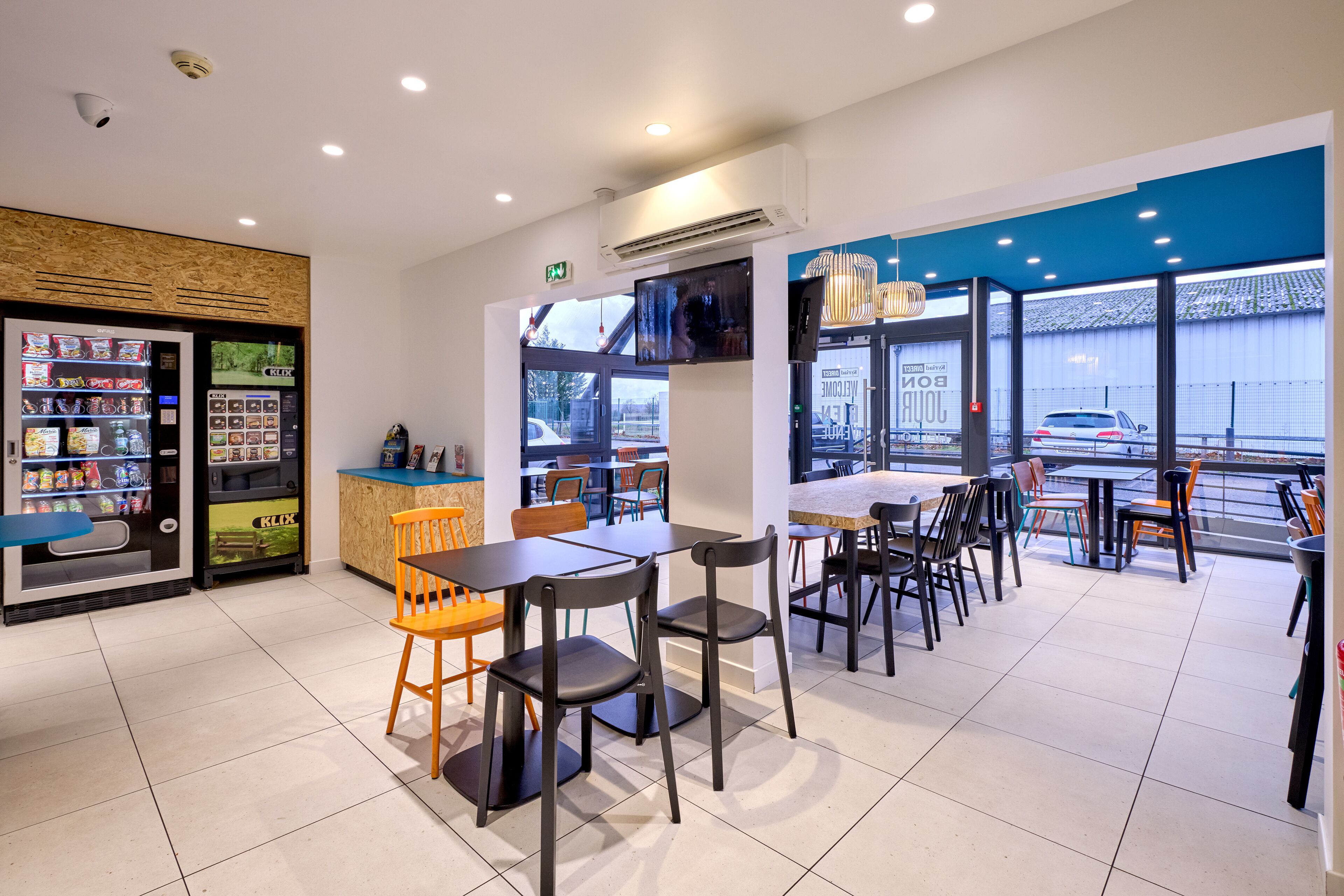 Daily buffet breakfast (EUR 9.90 per person)