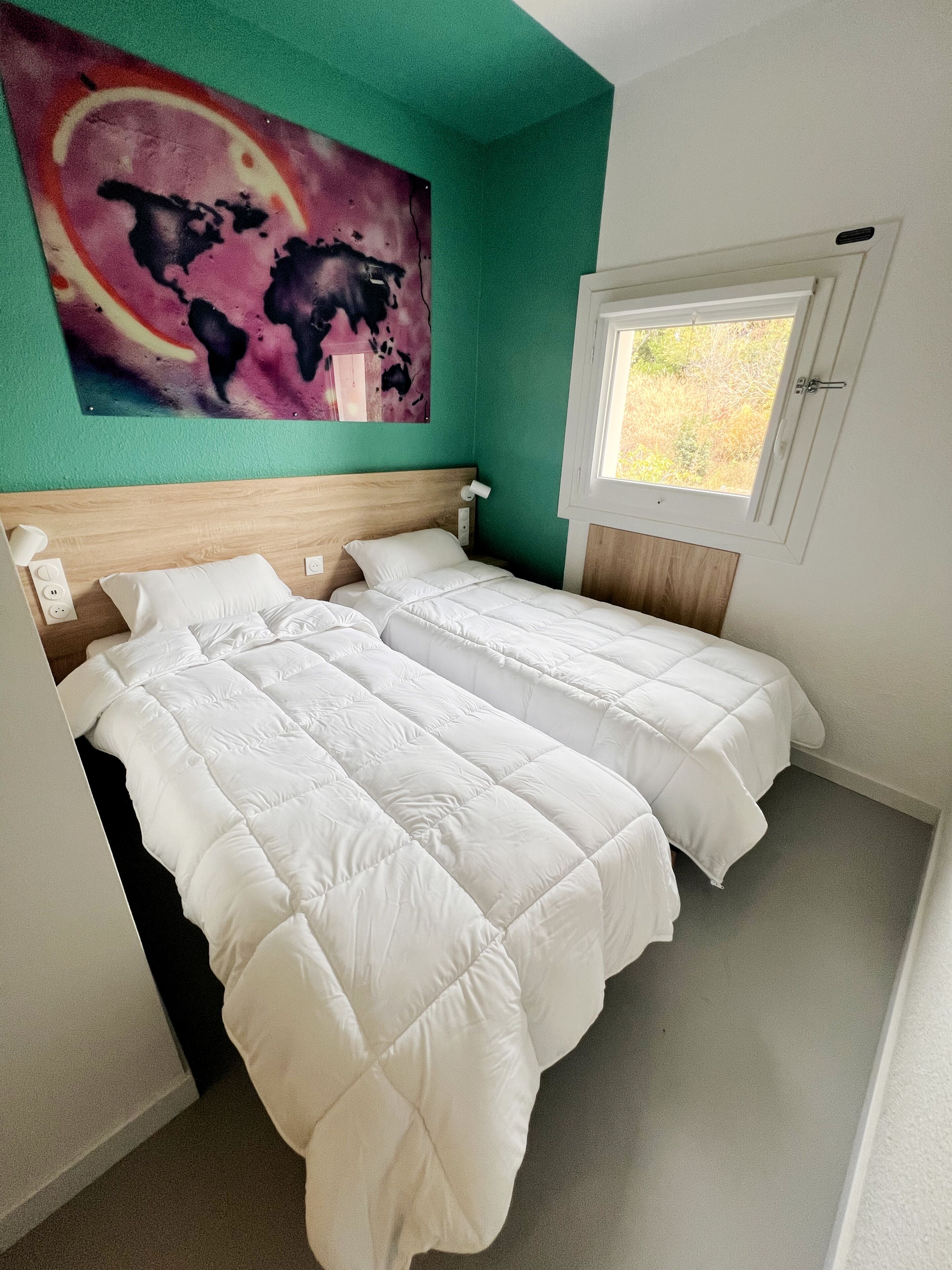 Chambre Standard, 2 lits une place | Wi-Fi gratuit, draps fournis