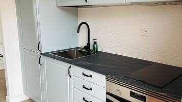 Fridge, microwave, oven, coffee/tea maker