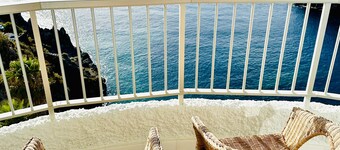 Blue Monis with Amazing Views