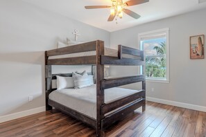 5 bedrooms, iron/ironing board, internet, bed sheets