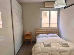 2 bedrooms, iron/ironing board, WiFi, bed sheets