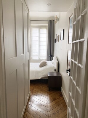 3 bedrooms, iron/ironing board, WiFi, bed sheets - Cet Appartement Offre une Grandeur et Élégance Parisienne au Coeur du 9eme! (Paris)