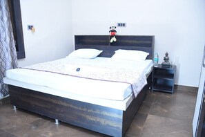 2 bedrooms, WiFi, bed sheets - "In the Heart of Home, In the Heart of Orchha"<br>Your Home Away from Home! (Orchha)