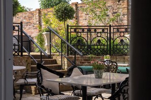 Terrace/patio - STANWELL HOUSE (Lymington)