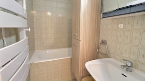 Bathtub - 50m from ski slopes, 1st floor, balcony, 32m², Méribel-Mottaret (Méribel - Les Allues)