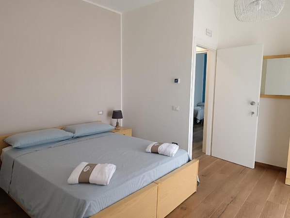 3 bedrooms, travel cot, free WiFi, bed sheets - Dalie's house San Leone Center (San Leone)