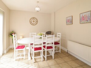 Dining - Owen Tucker View House (Ardara)