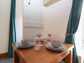 Cottage | Dining