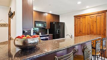 Condo, 1 Bedroom | Private kitchen | Oven, coffee/tea maker
