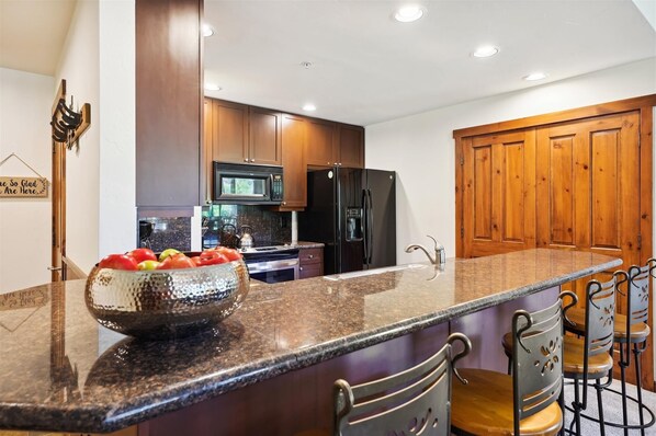 Condo, 1 Bedroom | Private kitchen | Fridge, oven, coffee/tea maker, toaster