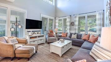 House, 3 Bedrooms | Living area | Smart TV