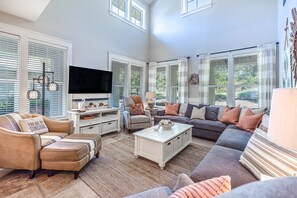 House, 3 Bedrooms | Living area | Smart TV