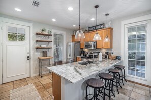 House, 3 Bedrooms | Private kitchen | Fridge, oven, coffee/tea maker, toaster