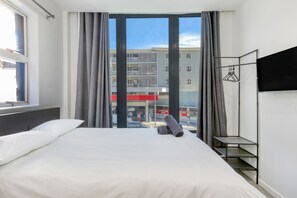 واي فاي مجانًا وملاءات أسرّة